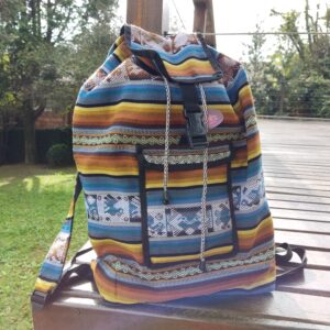 Mochila Peruana Boho Listras com Fecho de Encaixe