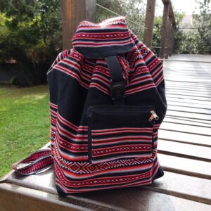 Mochila Peruana Boho Listras Vermelha com Fecho de Encaixe