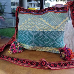 Bolsa De Ombro Peruana de lã com Pom-pom