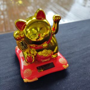 Maneki Neko Gato da Sorte Dourado Solar 7,5cm