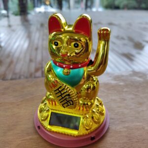 Maneki Neko Gato da Sorte Dourado Solar 11,5 cm