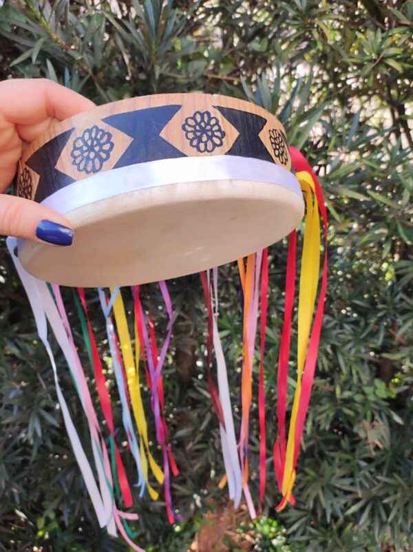 Pandeiro Cigano de couro com fitas coloridas - Image 2
