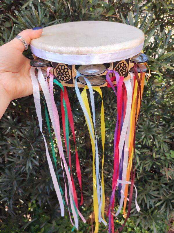 Pandeiro Cigano de couro com fitas coloridas - Image 4