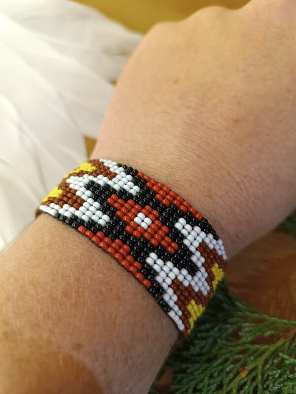 Pulseira étnica de miçangas Triagonal