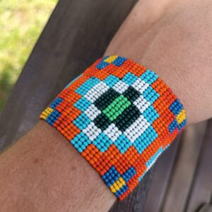 Pulseira étnica de miçangas pirâmide