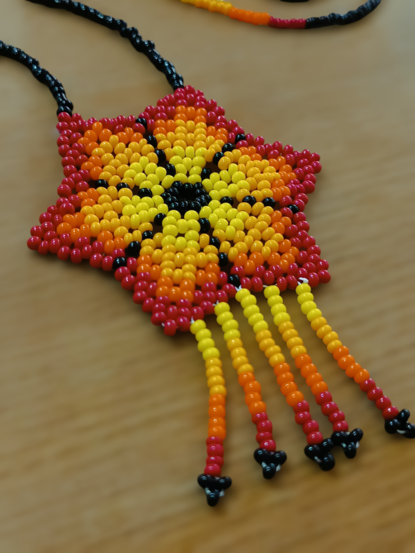 Colar feito com miçangas Flor estilo Étnico Peruano laranja - Image 2
