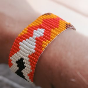 Pulseira étnica de miçangas Ondas