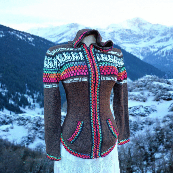 Jaqueta de lã Peruana Feminina Marron com detalhes em tons Coloridos - Image 2