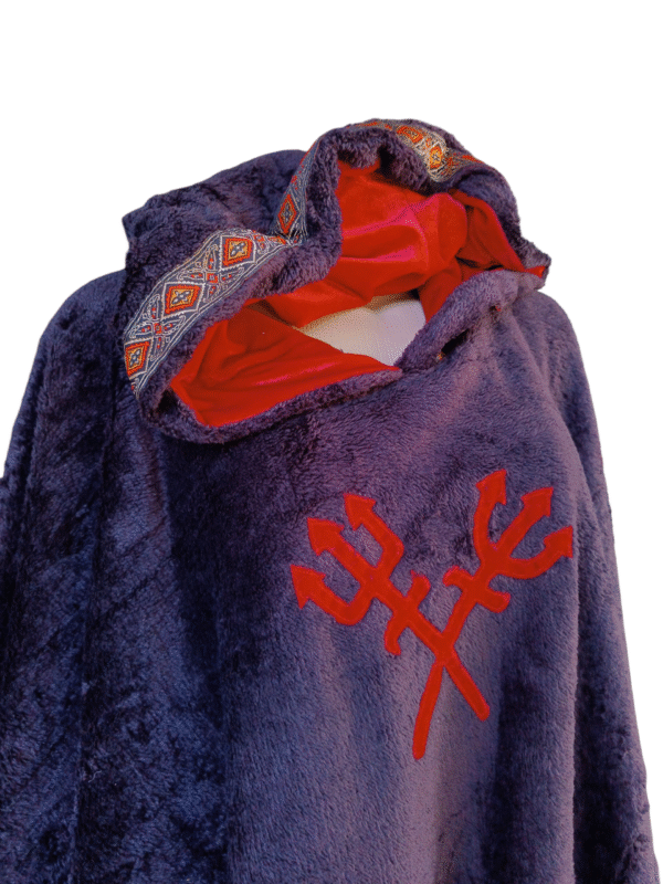 Poncho em Microfibra Guardiões Preto/Vermelho - Image 3