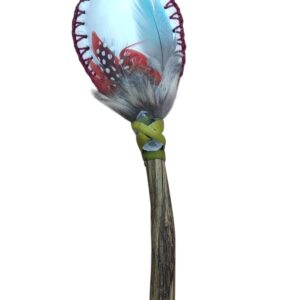 Maraca Couro Branco com Cabo de Jagube e penas
