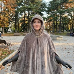 Poncho Capa Microfibra Com Capuz Marron Dourado